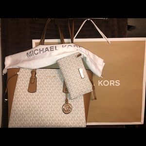 Michael Kors Purse w/wallet